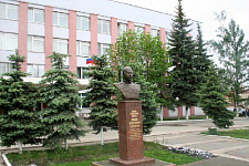 Входная группа Администрация Ленинского района Ижевска, исполком Ленинского района.  Азина,  146,  офис 308